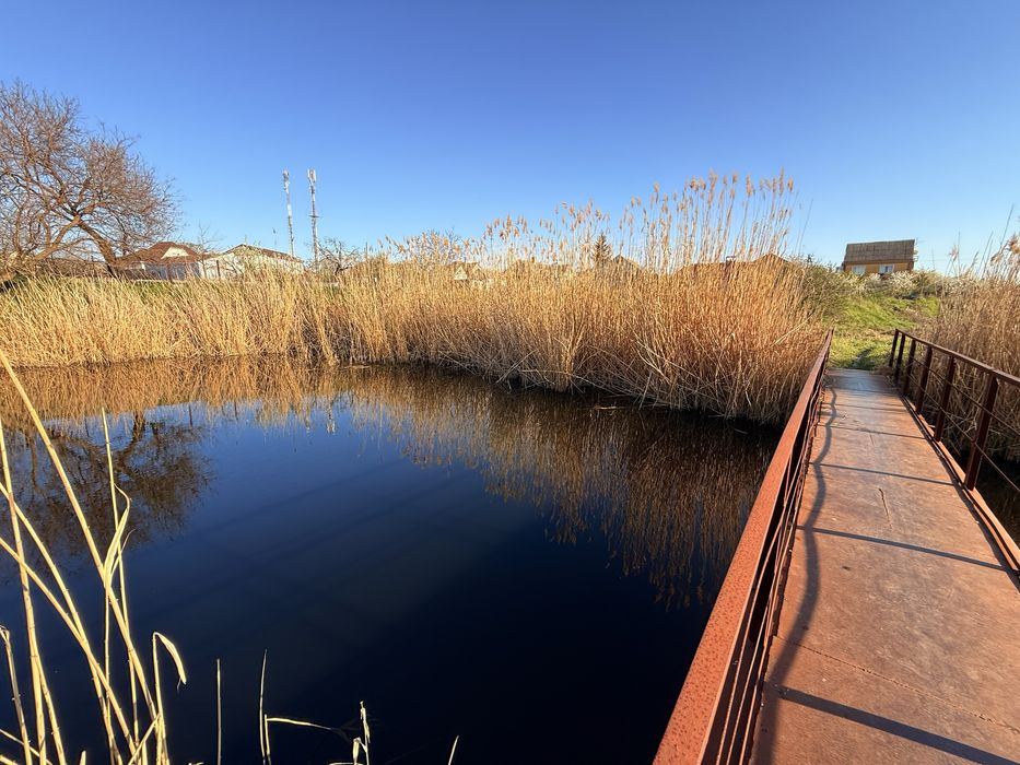 Продам участок у реки в элитном раене !!! ( С )