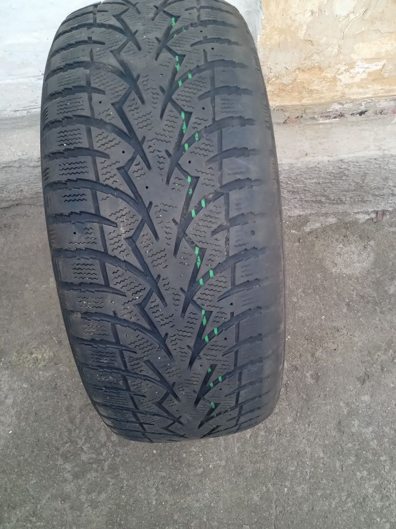 зимова шина 215/60 R16