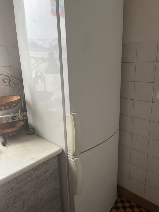 Lodówka, biala, wysoka