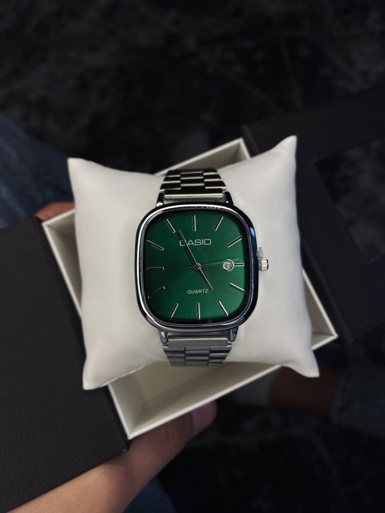 Зелений класичний годинник Casio