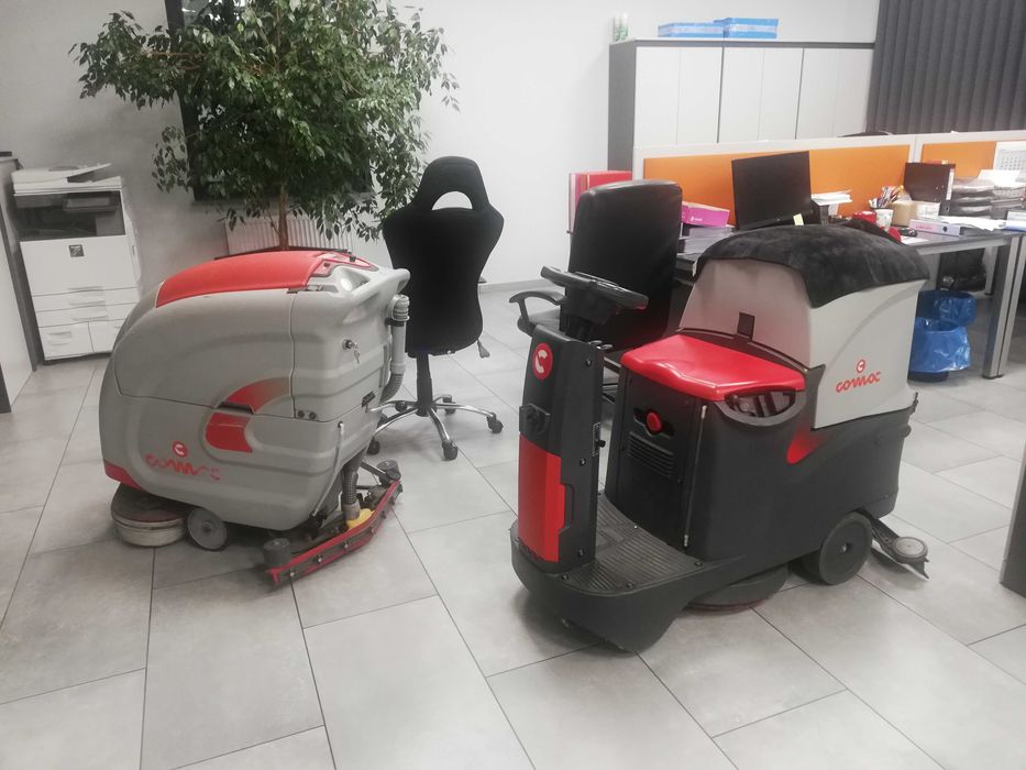 Czyszczenie fasad szklanych, witryn, mycie posadzek, szyb, okien.