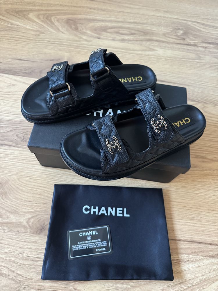 Czarne klapki Chanel 39