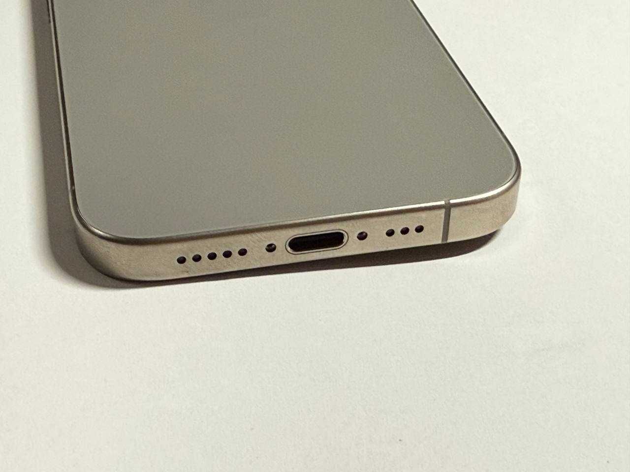 Корпус и все содержимое Iphone 15 Pro в идеале
