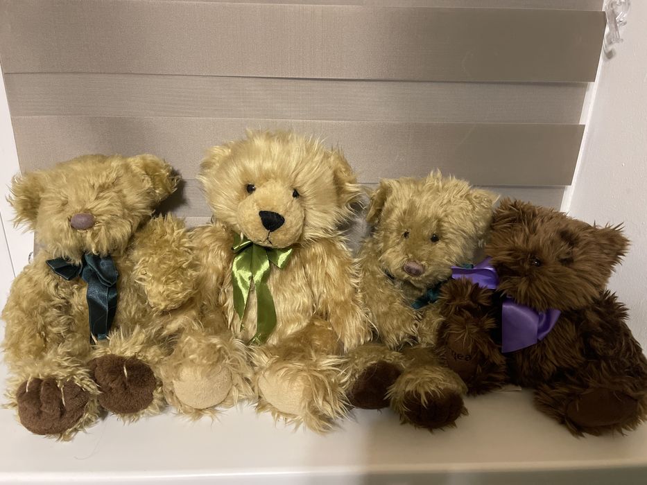 Мягкі іграшки гарні ведмедики