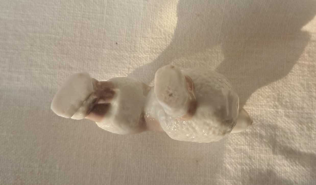 Figurinha de Poodle em Porcelana Irlandesa