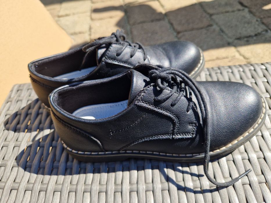 Eleganckie buty chłopięce rozm.33