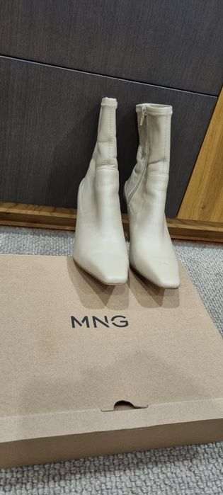 Botins cor Nude Novos