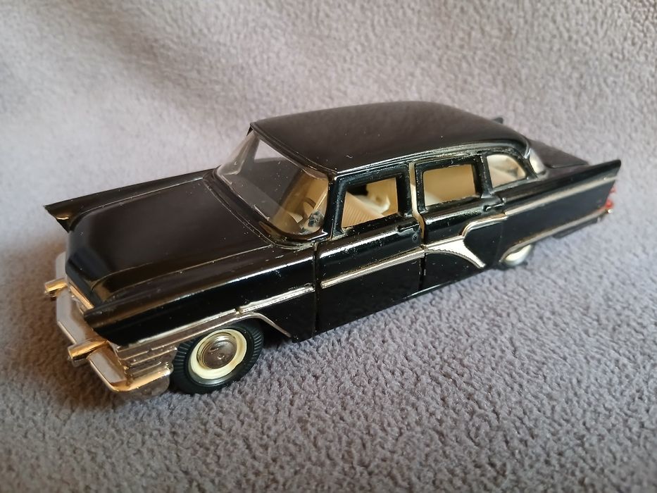 1 :43 СССР Москвич ,, Чайка, , Ferrari
