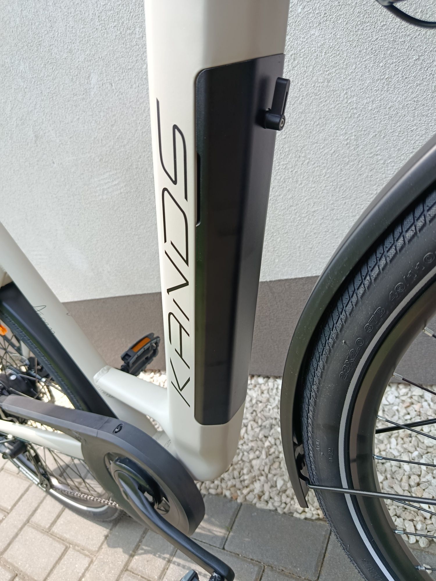 E-bike Kands Aspen 28 piaskowy mat 18 250W 14Ah Cues 1x9 gwarancja new