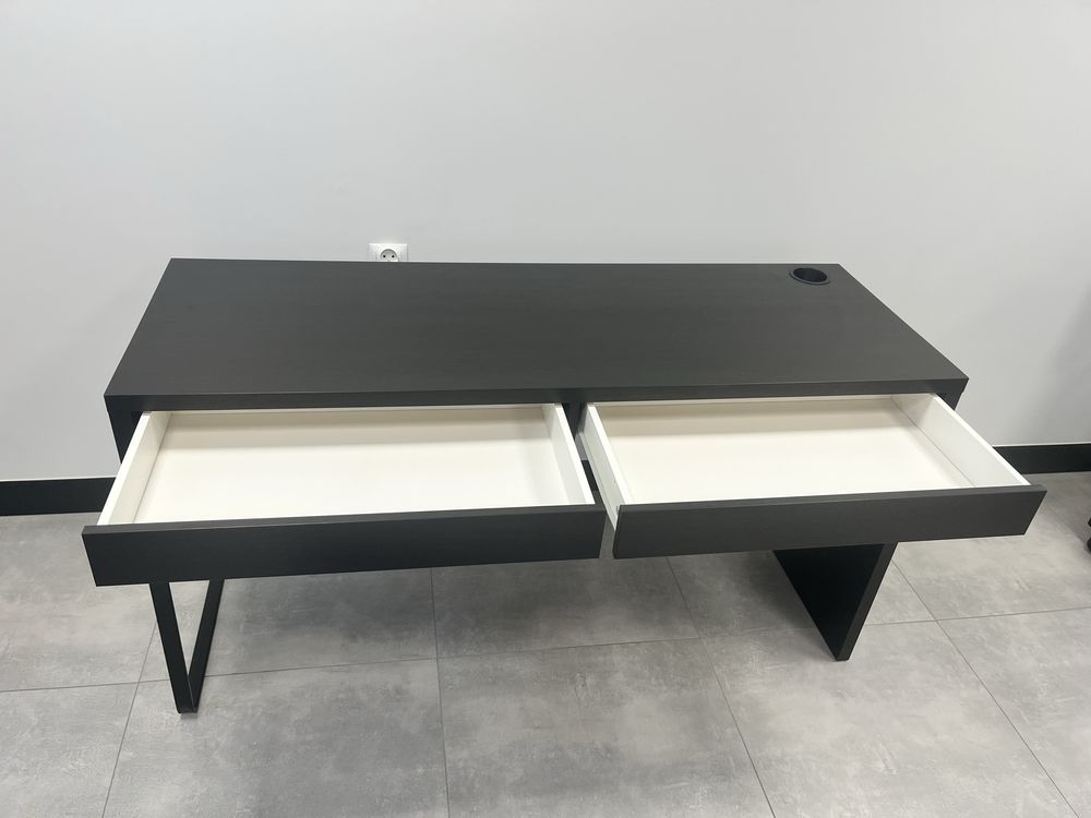 Czarne Biurko IKEA MICKE dwie szuflady 142x50cm