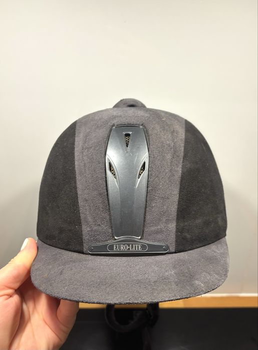 Kask jeździecki zamszowy czarno - szary 54 cm  Euro-Lite