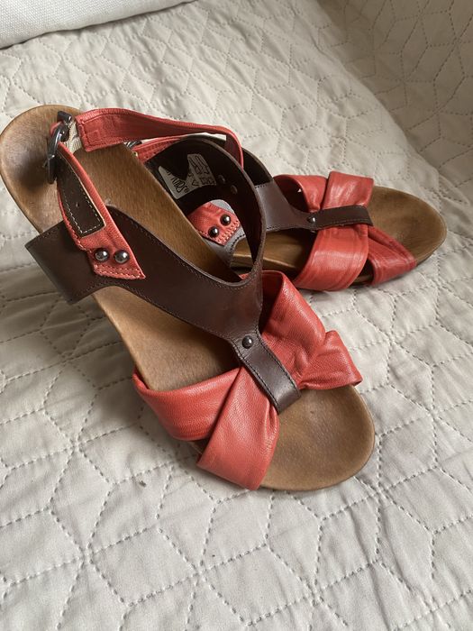 Skorzane sandaly  na malej koturnie rozm 40