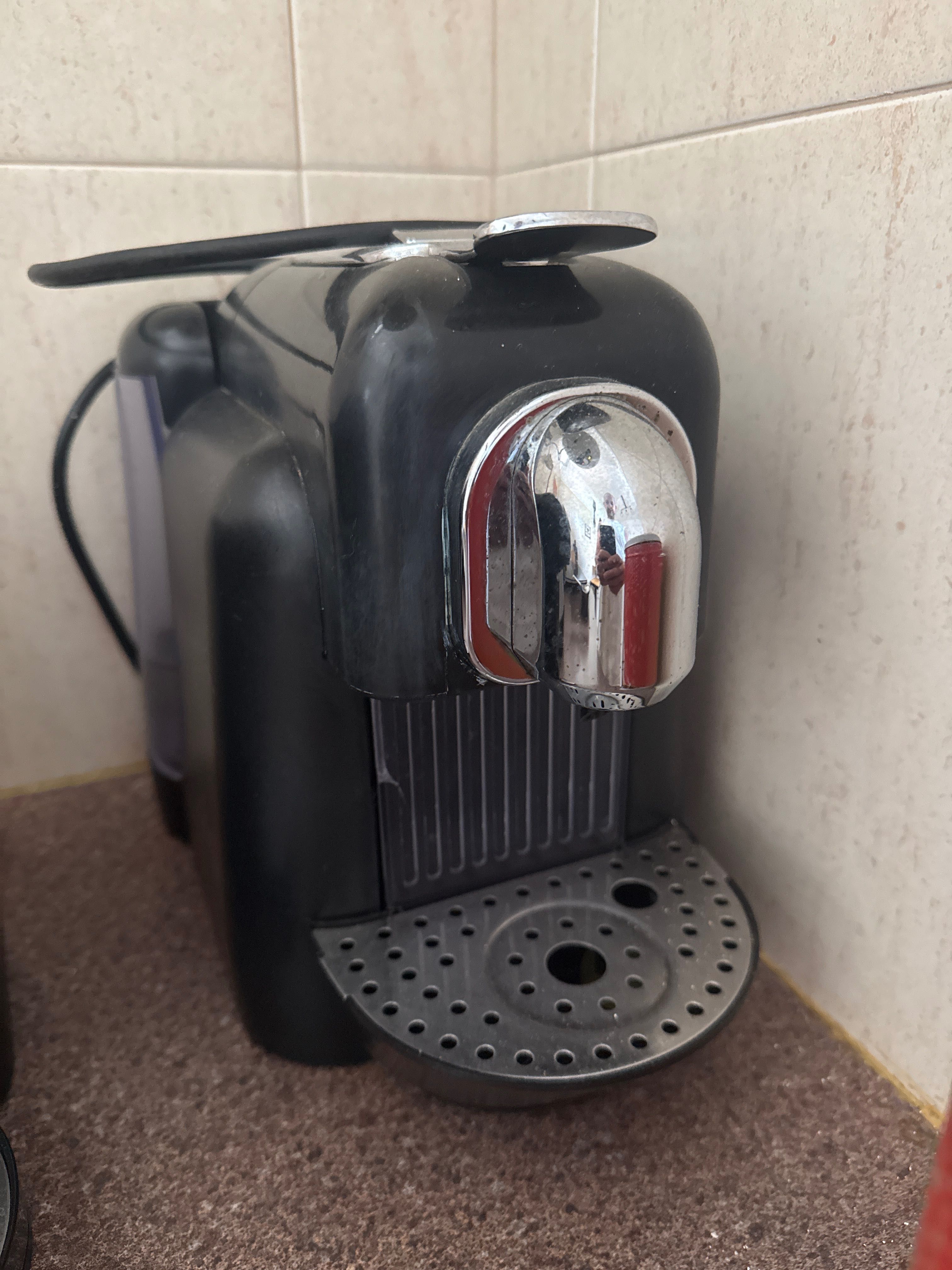 Máquina de café Delta preta