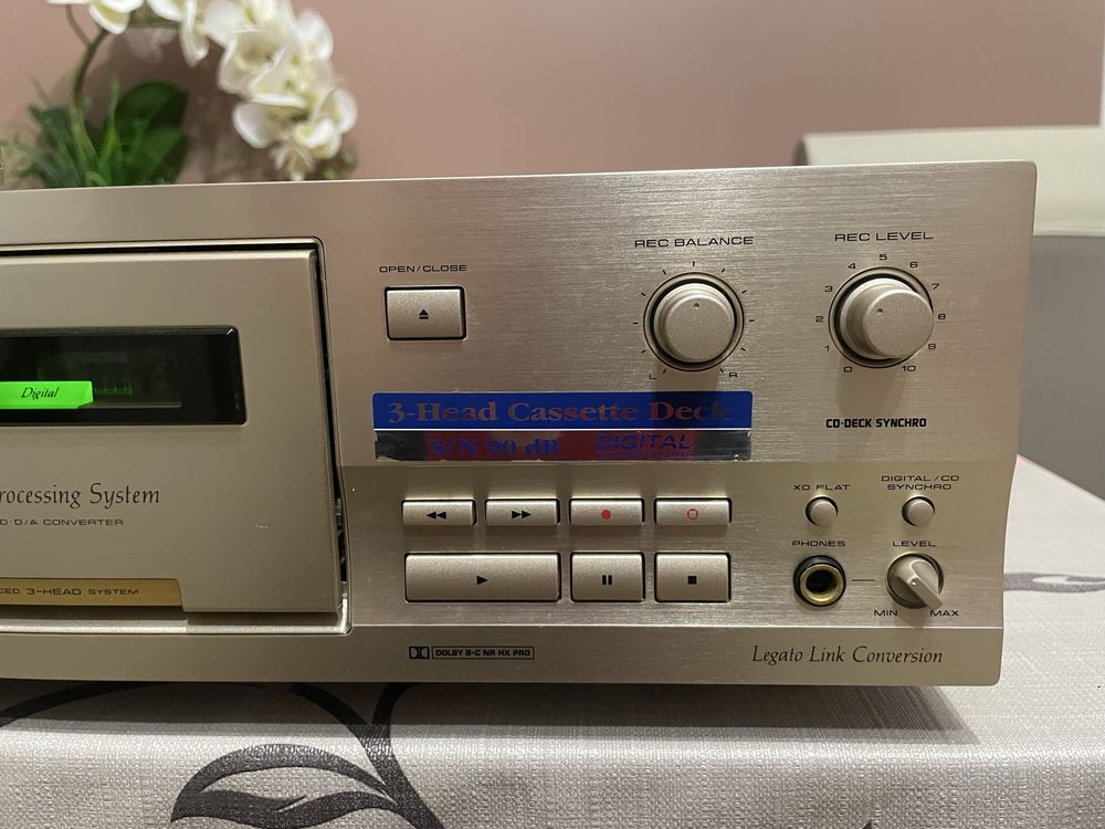 Pioneer cassette deck T-D7