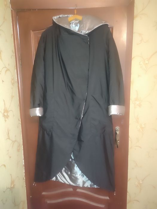 Продам демісезонне пальто, виробник Італія, двухсторонне, майже нове,