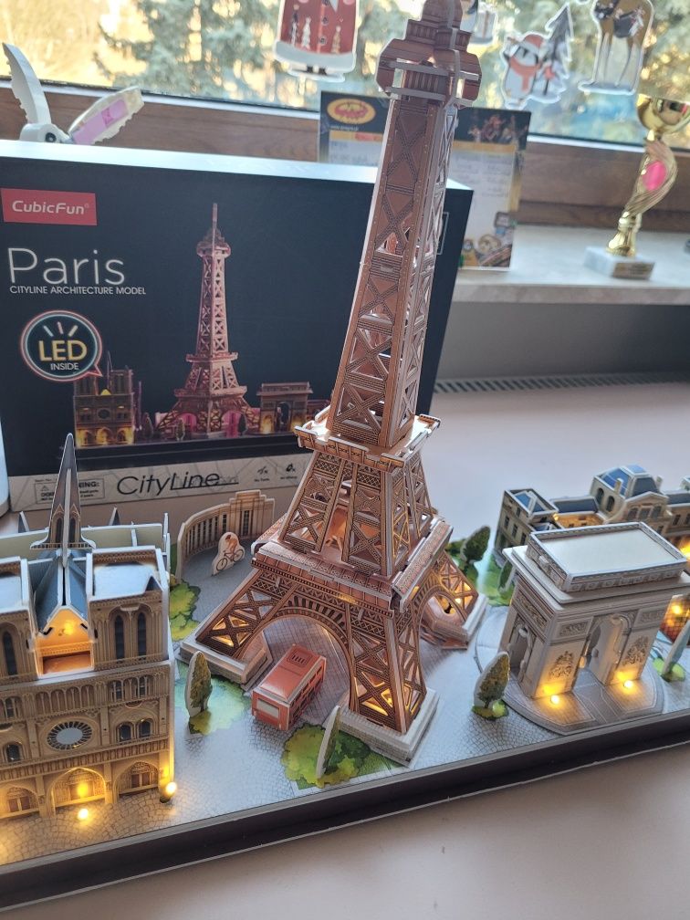 Puzzle 3D Paryż model podświetlany 7+