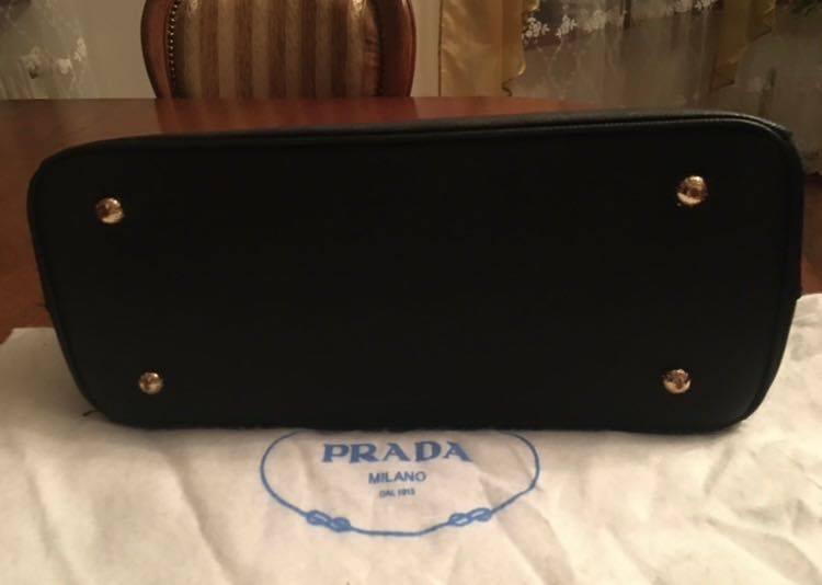 Torebka kuferek skóra safiano Prada