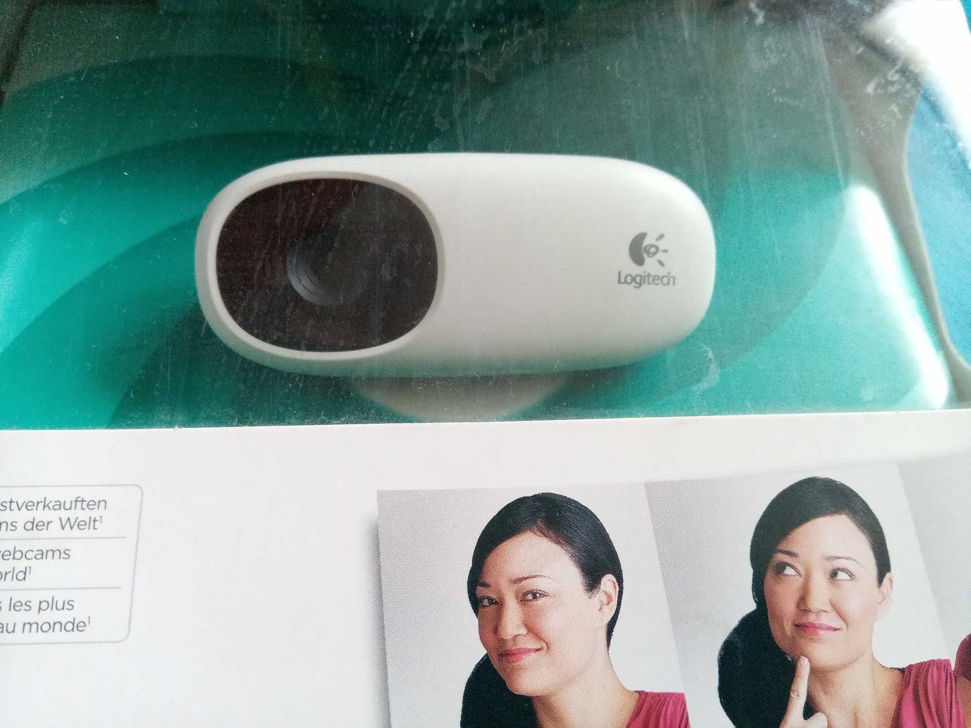 Практически новая в упаковке USB веб камера Logitech с микрофоном