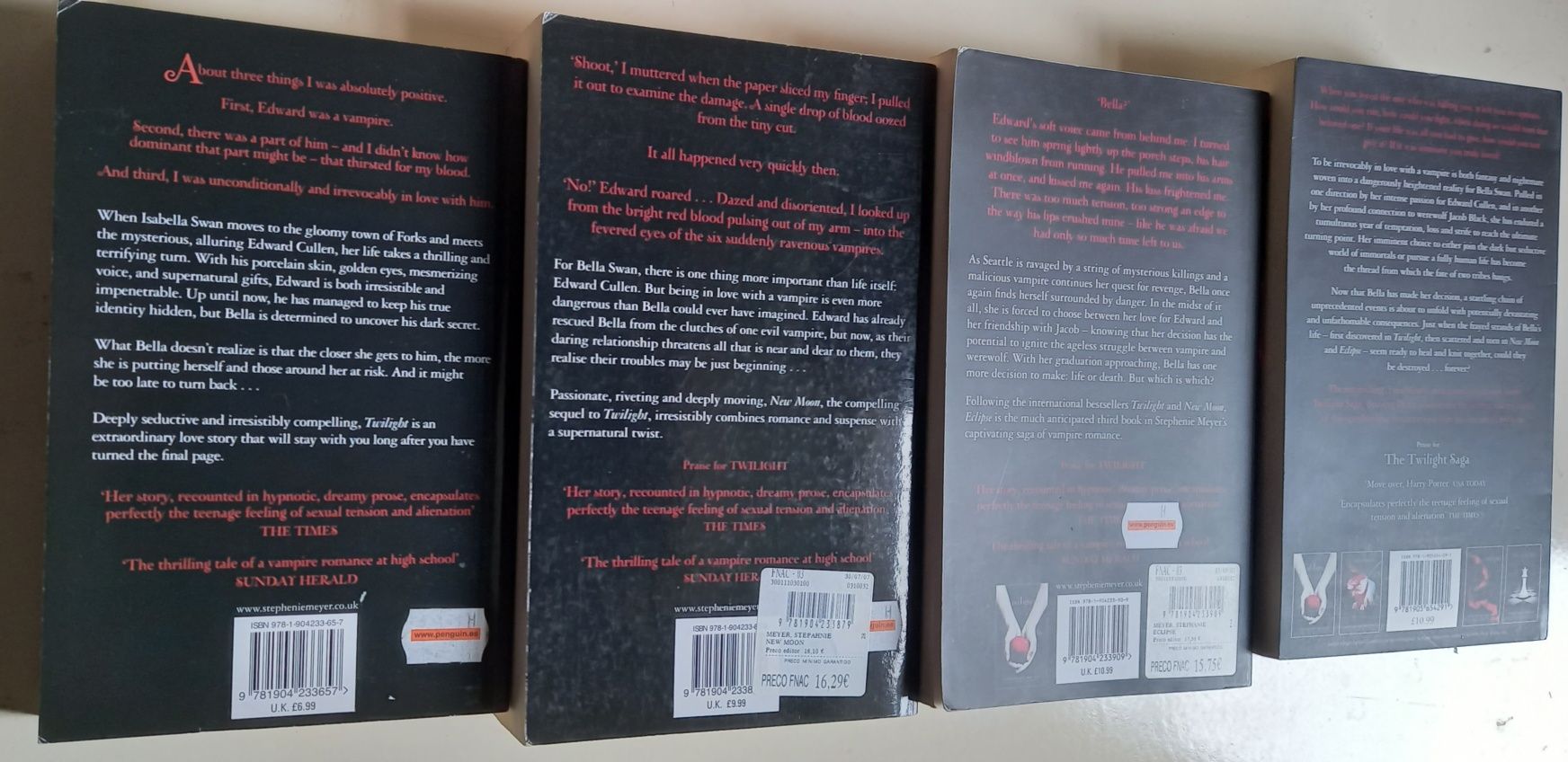 4 livros Twilight de Stephenie Meyer em inglês