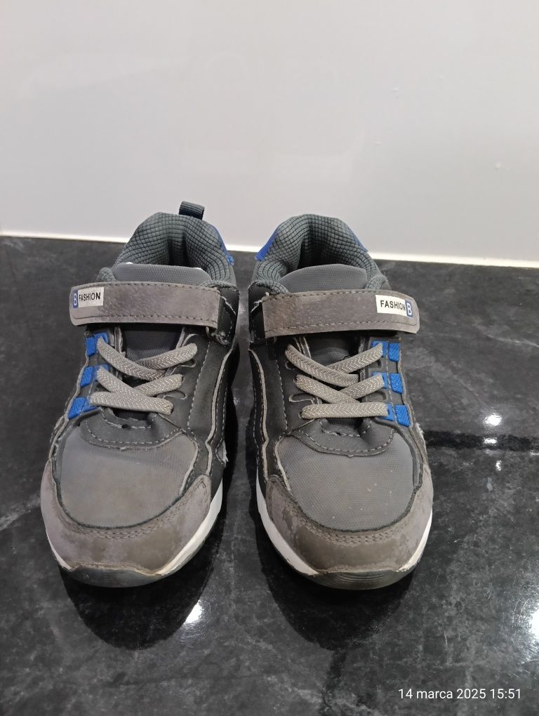 Buty sportowe chłopięce rozm. 30