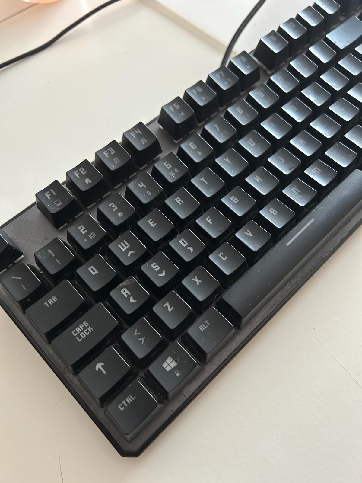 Teclado mecânico RGB Krom Kernel TKL