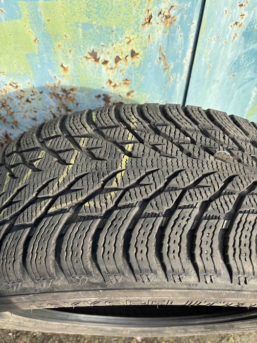 Продам зимнюю резину Nokian hakkapeliitta 255/50/19