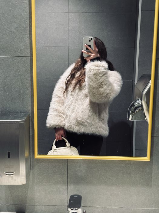 Продаю стильну шубку