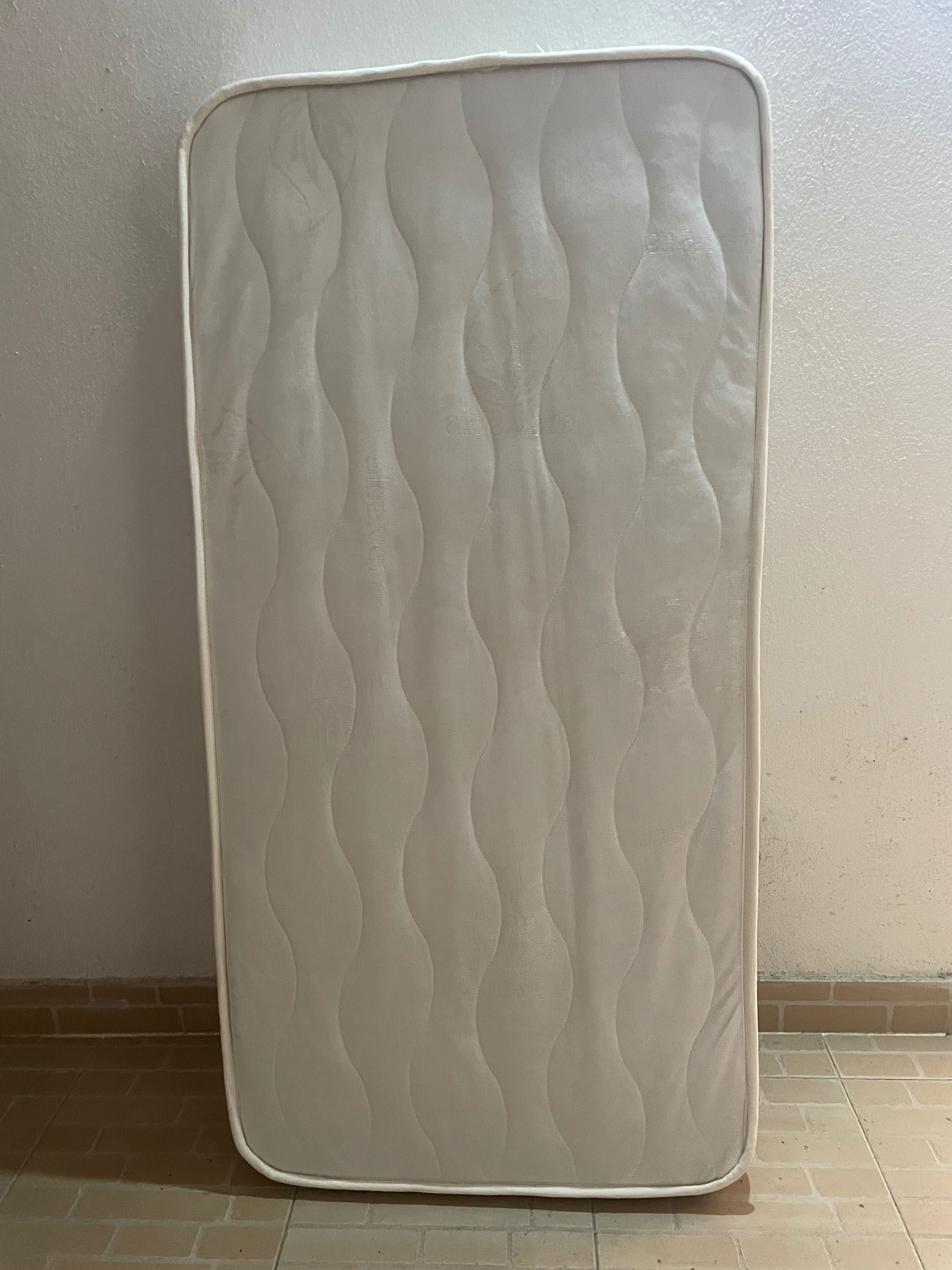 Colchão para cama de bebé
