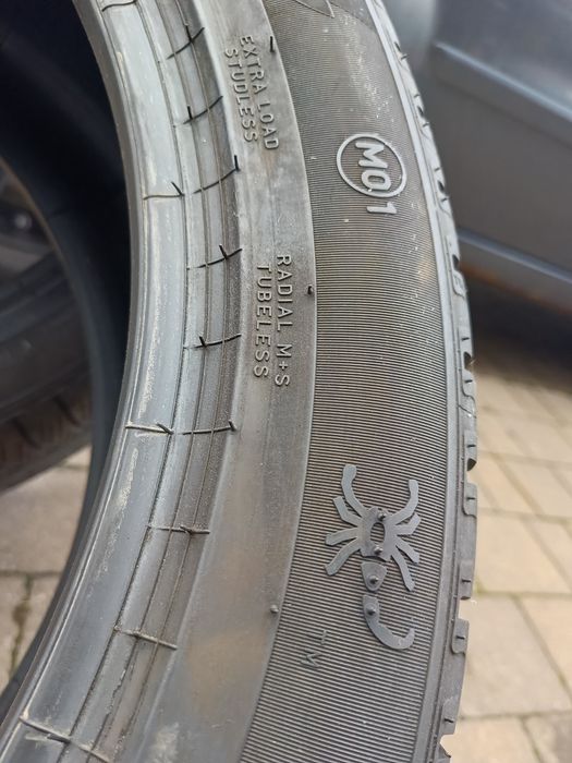 Opony zimowe 275/45R21 Pirelli Scorpion