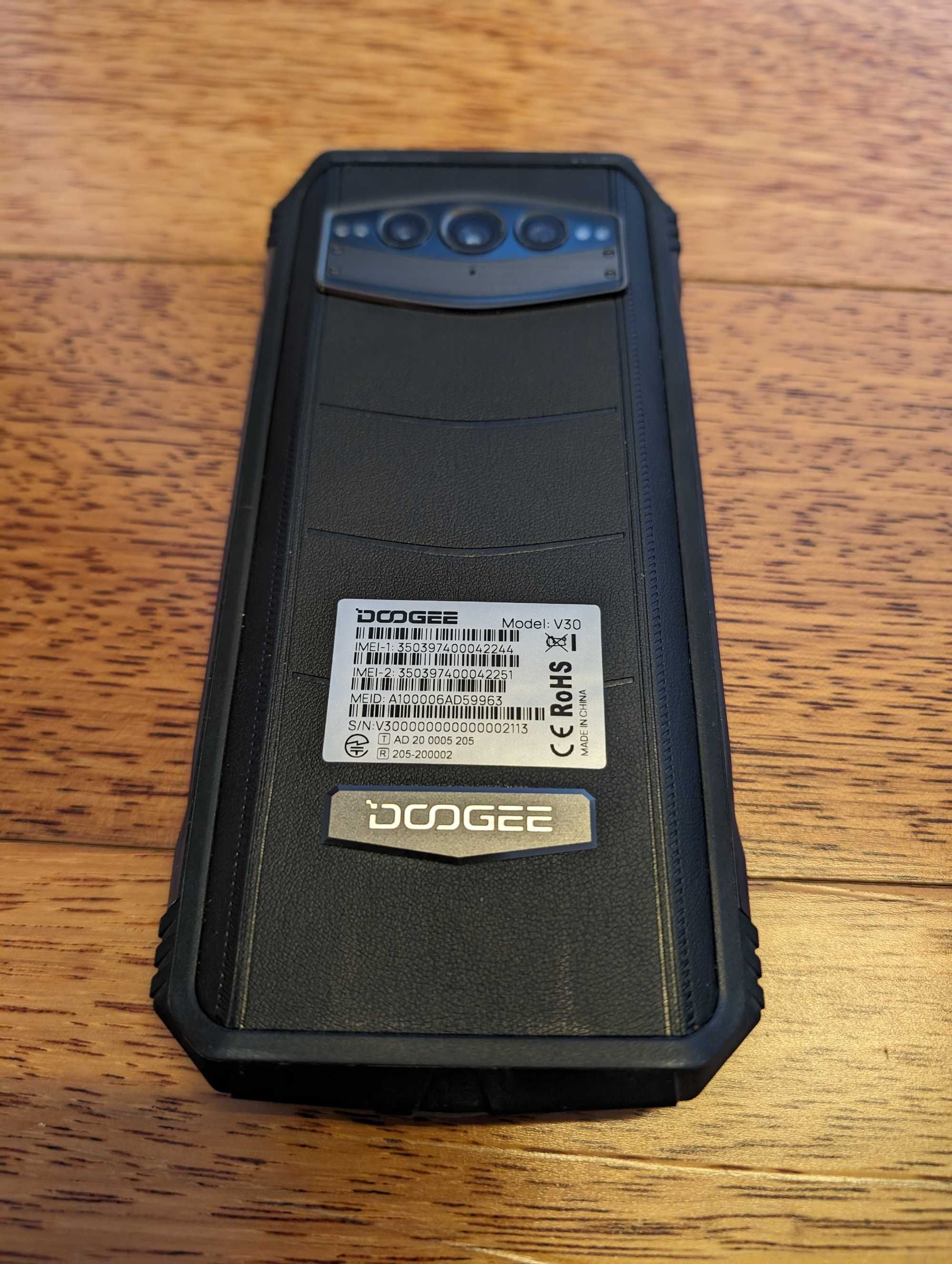 DooGee V30 Smartfon PANCERNY 120Hz 66W 2TB DUAL 5G czarny + Etui