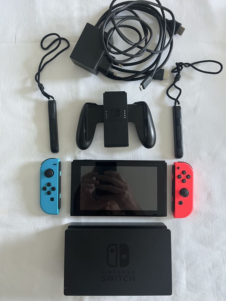 Nintendo Switch + 4 Jogos + Bolsa Transporte