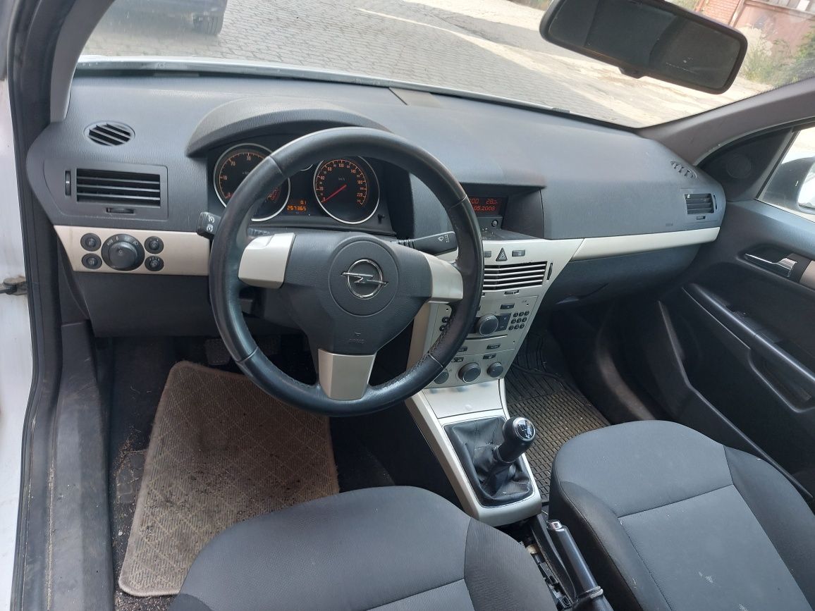 Opel Astra H lift z474 drzwi błotnik zderzak fotele klapa lampa