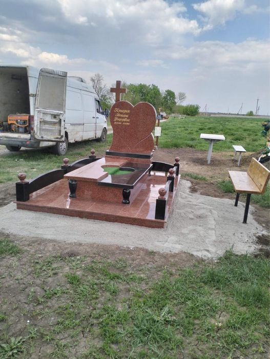 Виготовлення памятників.