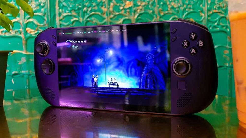 Legion Go S 8.0" Ryzen Z1 Extreme 32GB/1TB SteamOS [Lenovo]