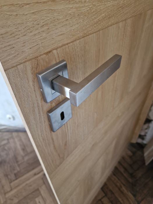 Drzwi wewnętrzne z ościeżnicą DRE Finea na otwór 80cm, plus klamki itd
