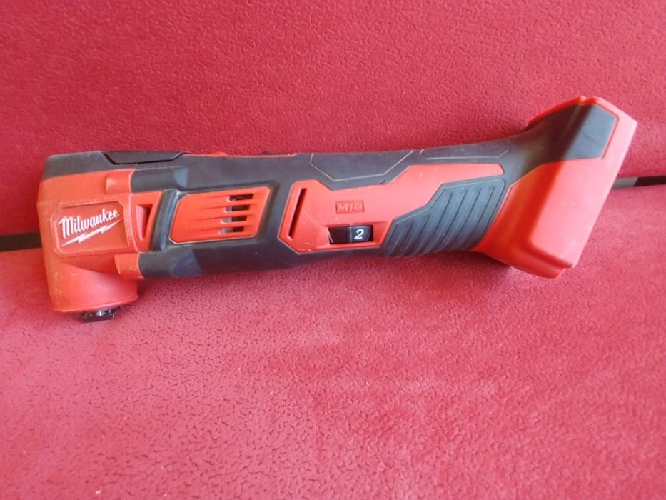 Multitool Milwaukee M18 BMT