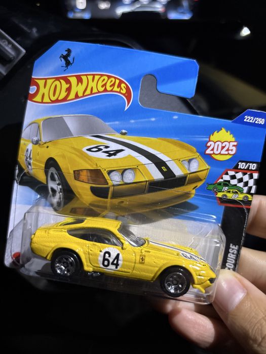 Hotwheels ferrari 365 Competezione