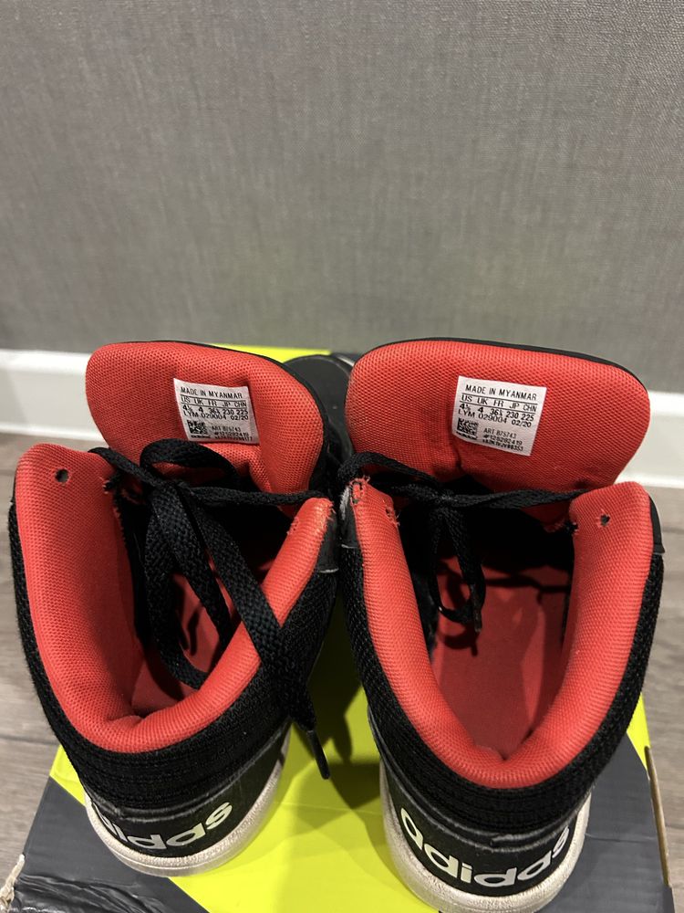 Черевики Adidas ( для хлопчика на 10-12 років)