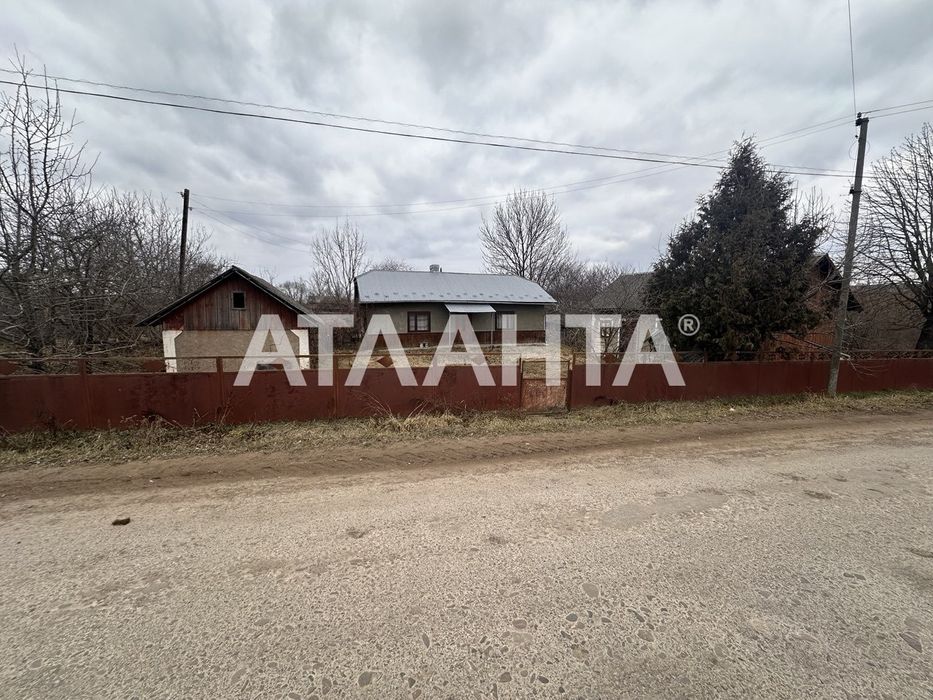 Будинок з комунікаціями, центр села, 60 м2, + господарство