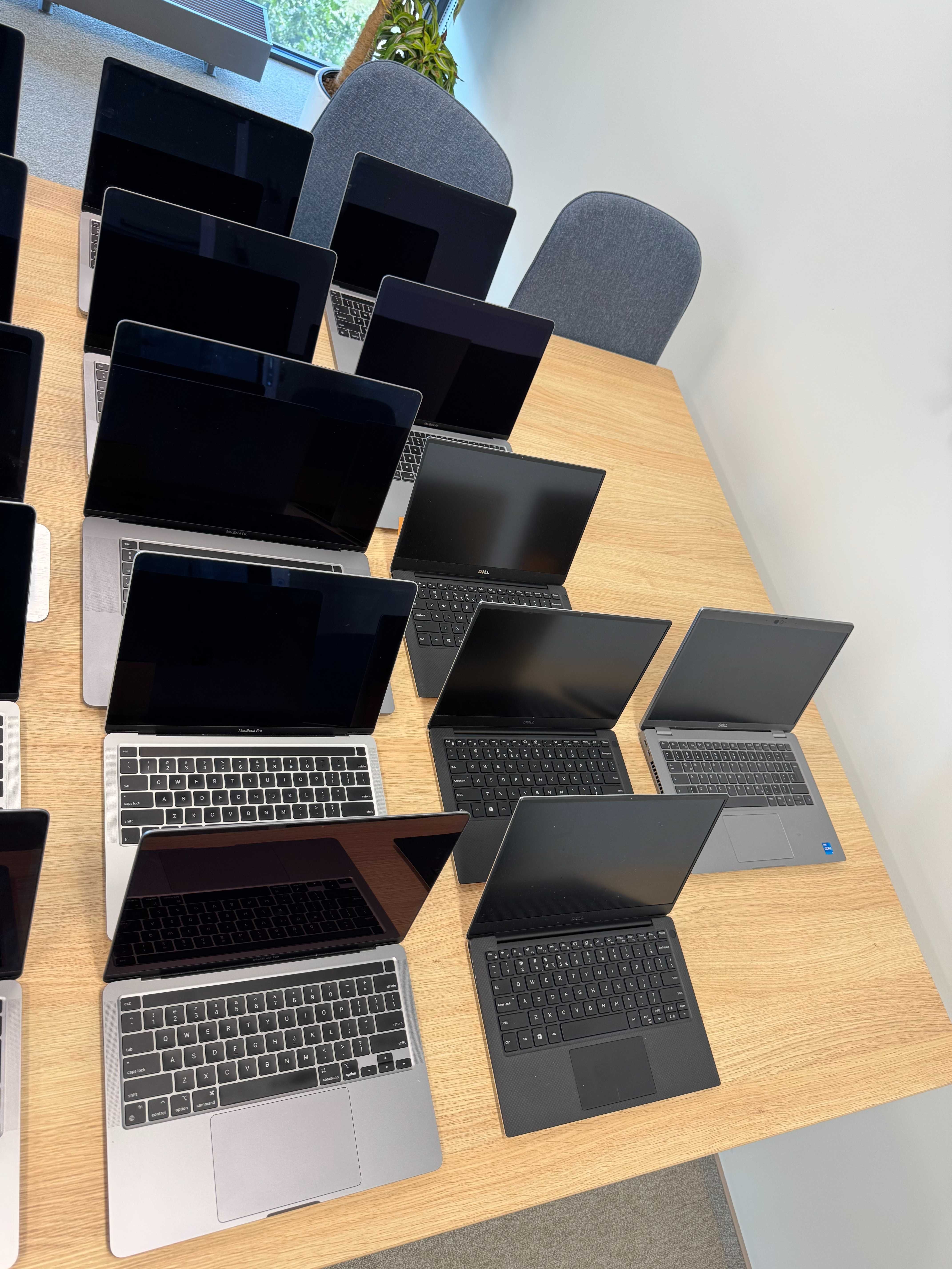 Laptopy  Apple MacBook Pro i Dell