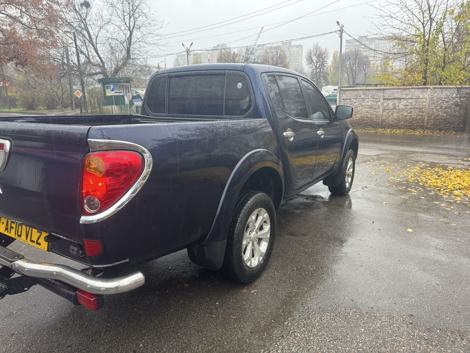 Mitsubishi L200 2010 рік