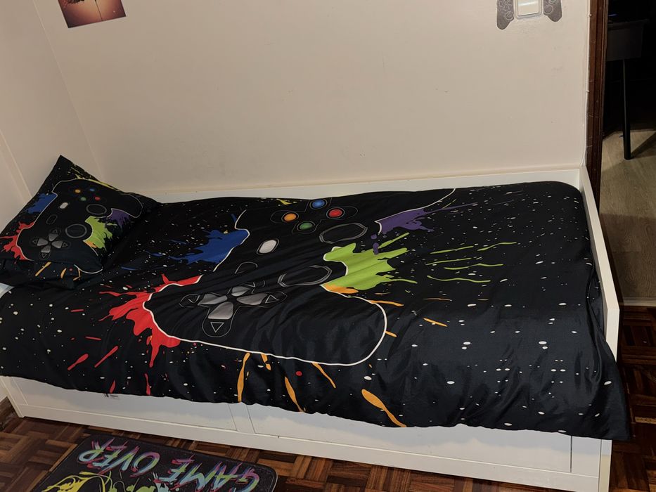 Cama com gavetas embutidas branca —  moderna e funcional