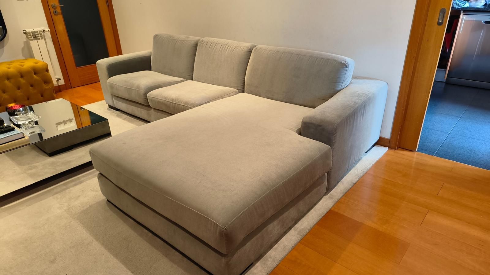 Sofá com Chaise Longue