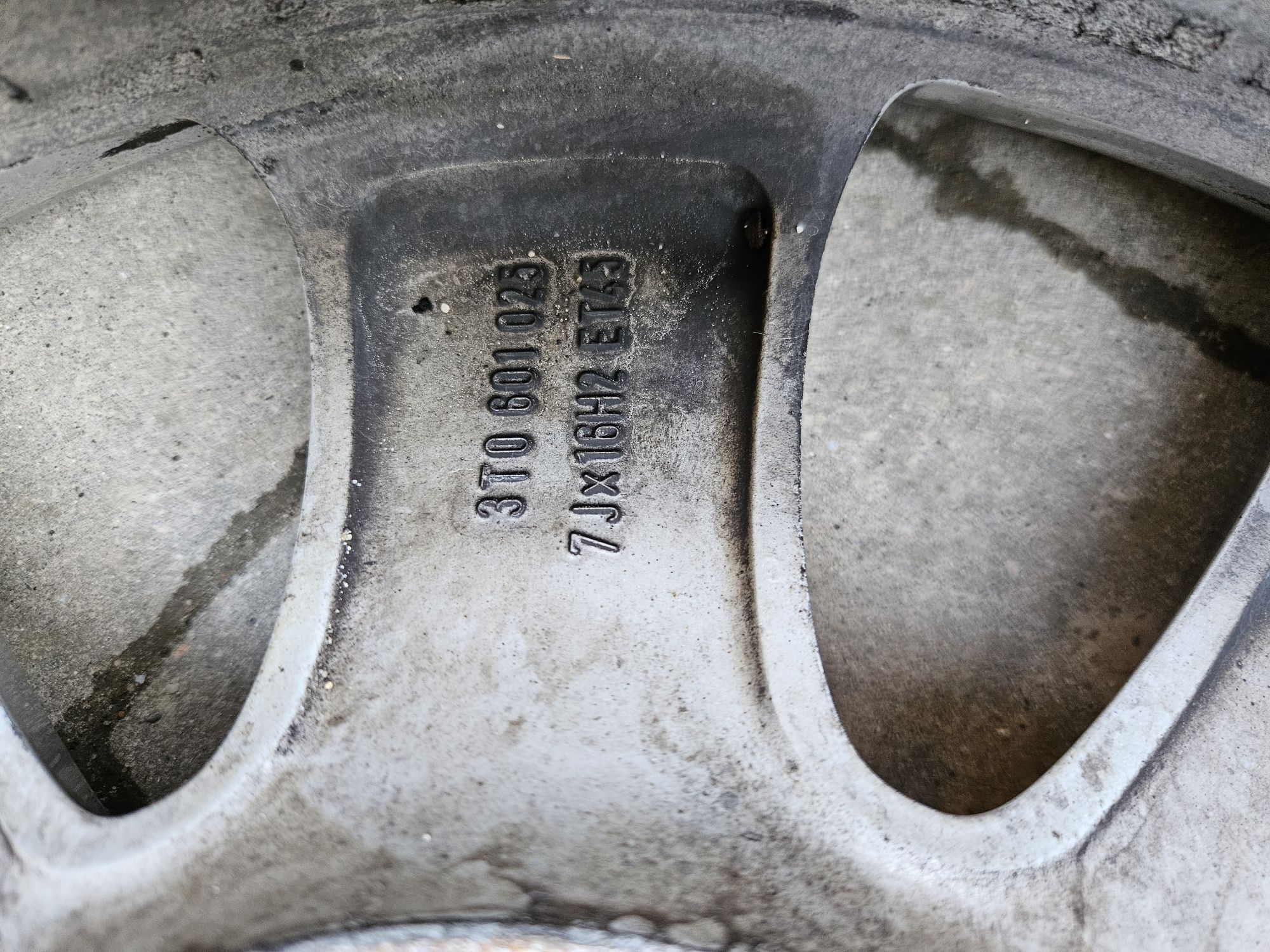 Koła Skoda, felgi R 16, 215/60, opony letnie