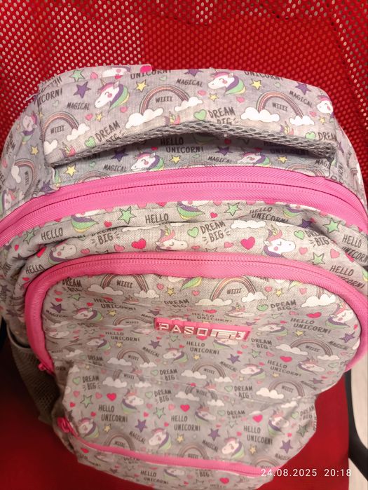 Рюкзак портфель шкільний для дівчинки.