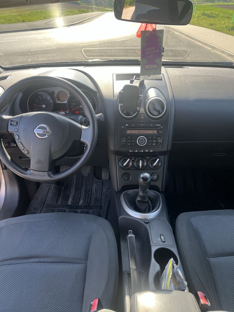 Nissan z rocznym LPG 2,0