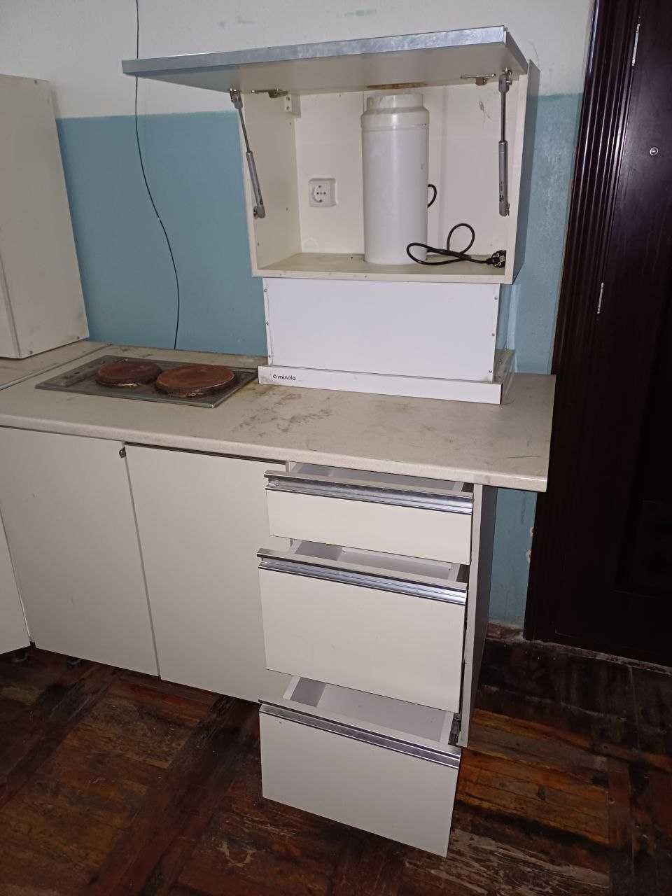 Кухонный гарнитур, кухня в сборе
