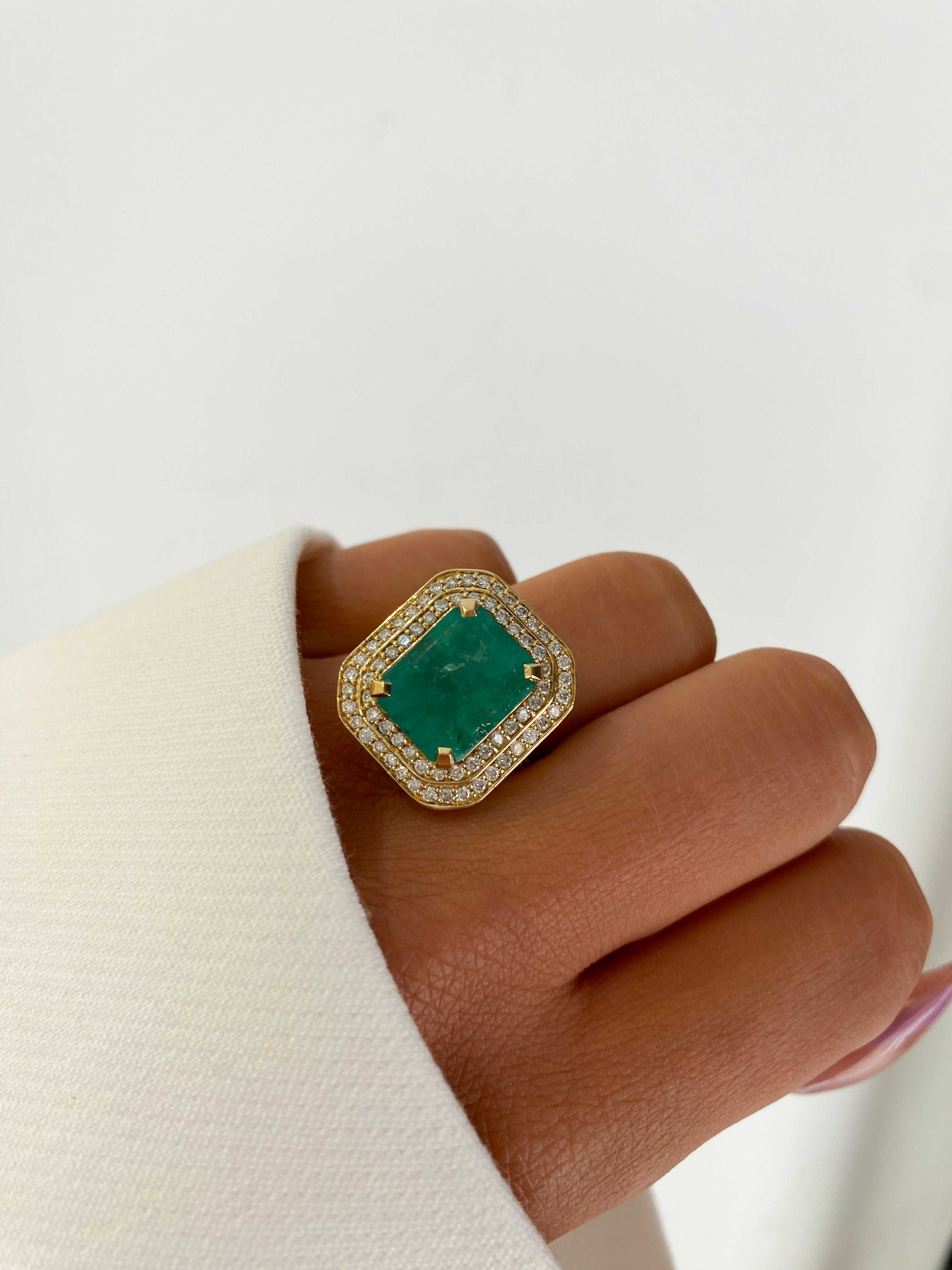 Pierścionek z naturalnym szmaragdem 5.00 ct i diamentami 0.84 ct