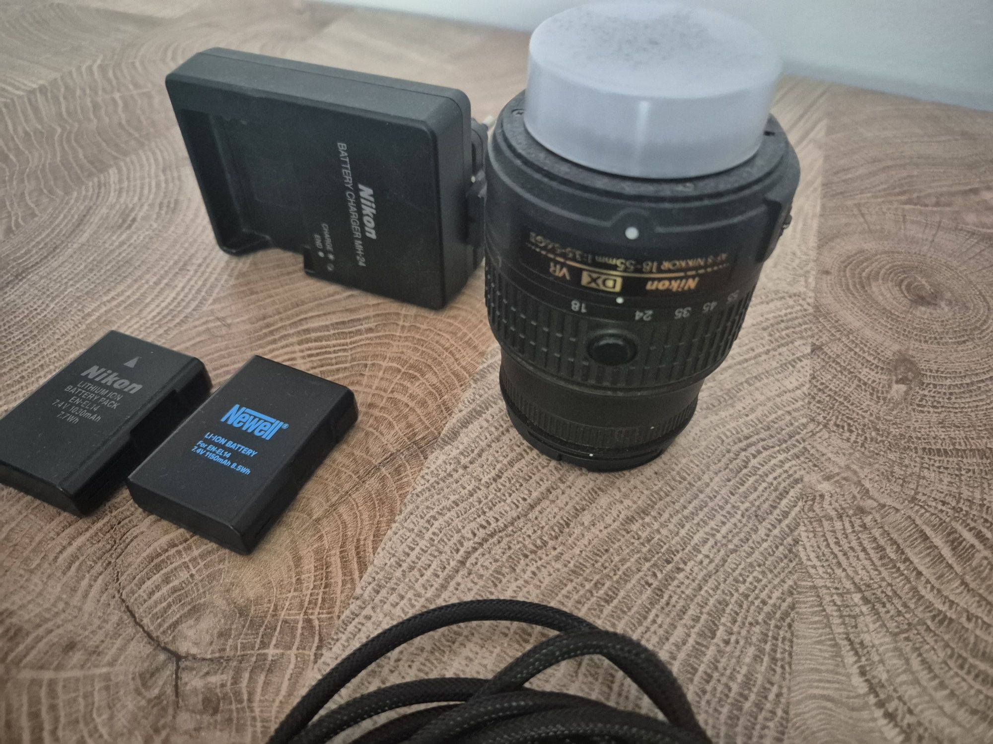 Nikon D3200 z obiektywem