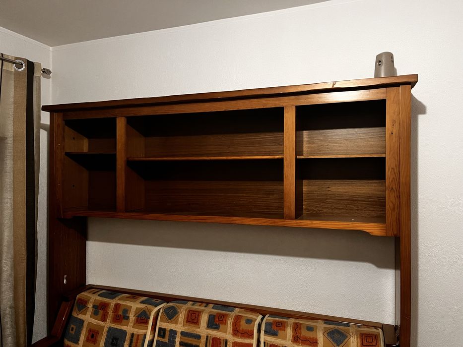 Estudio com sofa e cama embutida